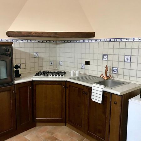 Casa Vacanze La Piazzetta Del Castello Montecalvello Bagian luar foto