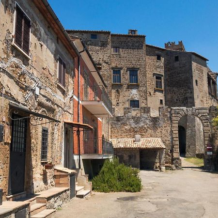 Casa Vacanze La Piazzetta Del Castello Montecalvello Bagian luar foto