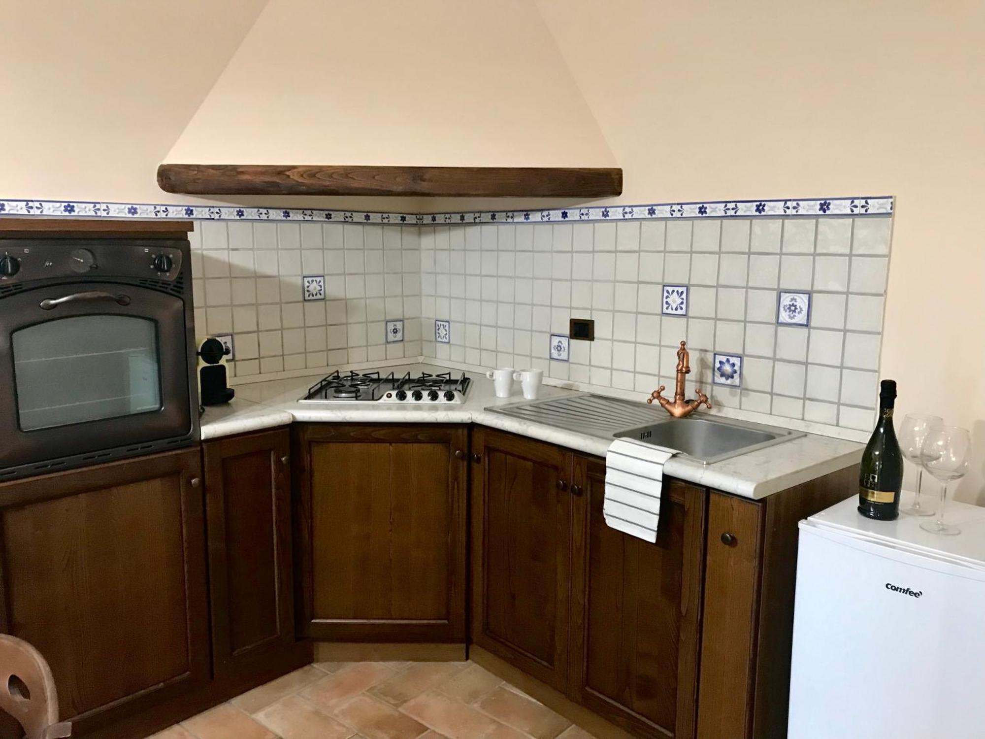Casa Vacanze La Piazzetta Del Castello Montecalvello Bagian luar foto