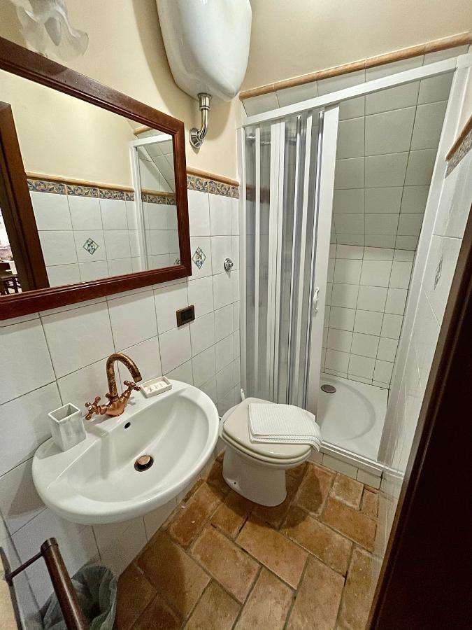 Casa Vacanze La Piazzetta Del Castello Montecalvello Bagian luar foto