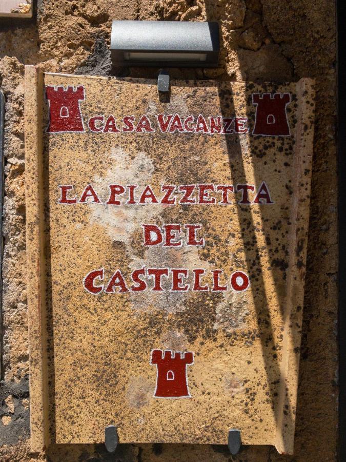 Casa Vacanze La Piazzetta Del Castello Montecalvello Bagian luar foto