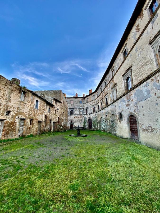 Casa Vacanze La Piazzetta Del Castello Montecalvello Bagian luar foto
